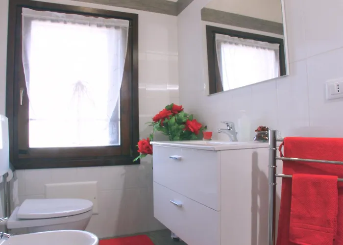 1 Bed-sleeps 4-town Centre-free Parking-aircon