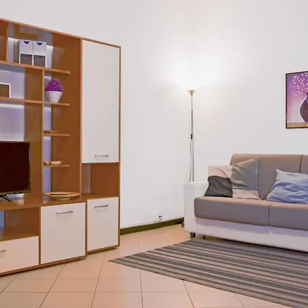 1 Bed-sleeps 4-town Centre-free Parking-aircon