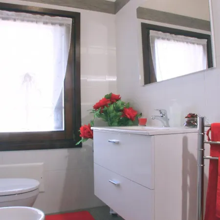 1 Bed-sleeps 4-town Centre-free Parking-aircon