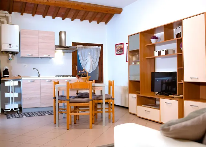 1 Bed-sleeps 4-town Centre-free Parking-aircon